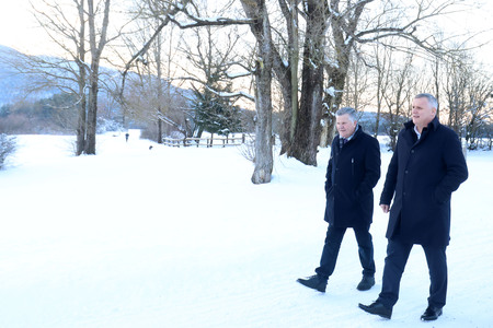 OBISK MINISTRA ZA OKOLJE,PODNEBJE IN ENERGIJO mag BOJANA KUMRA NA CERKNIŠKEM JEZERU 05 FOTO LJUBO VUKELIČ